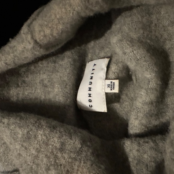 Aritzia Oversized Grey Wool Turtleneck Sweater - Picture 5 of 5